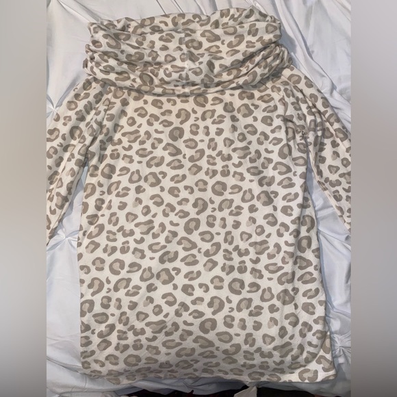 Nwt Gibsonlook Leopard Sweater Size S - Picture 6 of 7